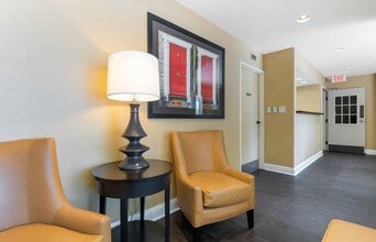 Furnished Studio-Jacksonville - Baymeadows in Jacksonville, FL - Foto de edificio - Building Photo