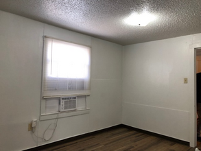 210 W 9th St in Portales, NM - Building Photo - Building Photo