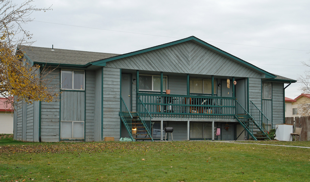 Mills Manor South in Ontario, OR - Building Photo