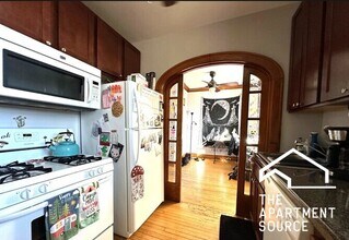 3844 N Bernard St, Unit 2B in Chicago, IL - Foto de edificio - Building Photo