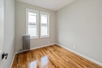 3585 Fish Ave in Bronx, NY - Building Photo - Building Photo