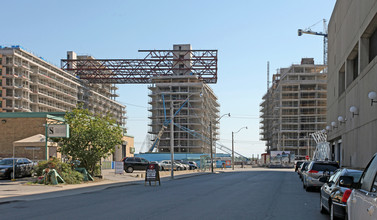 The Residences of Pier 27 Phase 2 in Toronto, ON - Building Photo - Building Photo