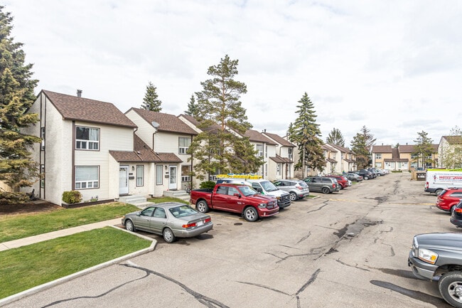 1651 46 St NW in Edmonton, AB - Building Photo - Building Photo