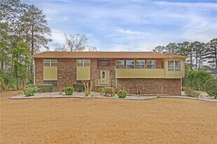 1462 Ester Ct in Riverdale, GA - Building Photo