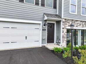 116 River Ridge Dr in Moon Township, PA - Foto de edificio - Building Photo