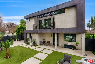 18589 Linnet St in Los Angeles, CA - Building Photo