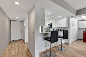 6025 Balboa Cir in Boca Raton, FL - Building Photo - Building Photo