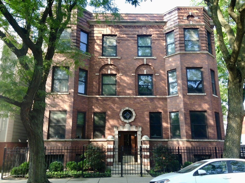 900 W Wrightwood Ave in Chicago, IL - Building Photo