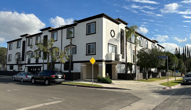 property at 5330 Satsuma Ave