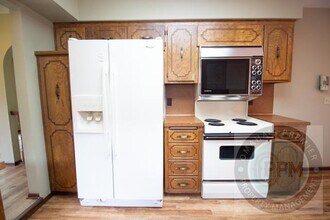 15134 Farnam Cir in Omaha, NE - Foto de edificio - Building Photo