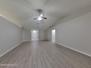 1267 Summit Oaks Dr E in Jacksonville, FL - Building Photo - Building Photo