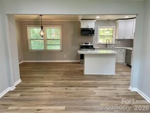 819 Markwell Dr in Matthews, NC - Building Photo - Building Photo