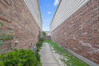 17110 Amarose Dr in Houston, TX - Building Photo - Building Photo