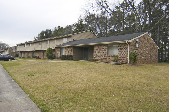 Highland Apartments in Newnan, GA - Foto de edificio - Building Photo