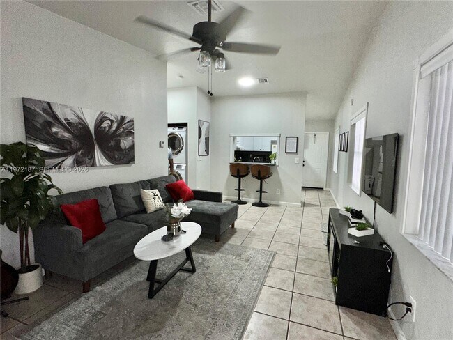6138 Grant St in Hollywood, FL - Building Photo - Building Photo