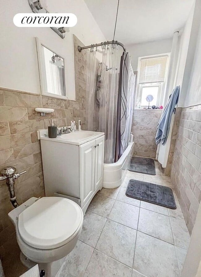 64-85-85 Saunders St in Queens, NY - Building Photo - Building Photo