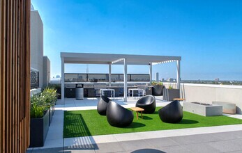 714 Richmond Ave. in Houston, TX - Building Photo - Building Photo