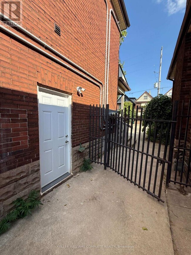 187 Stirton St in Hamilton, ON - Building Photo - Building Photo