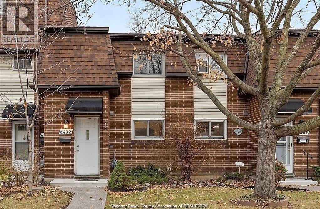 6432 Thornberry Crescent in Windsor, ON - Building Photo