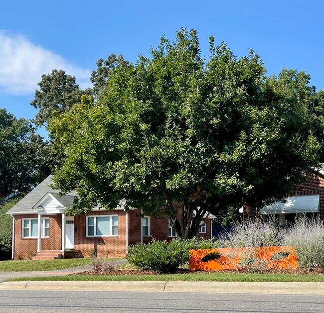 434 N Green St in Morganton, NC - Building Photo - Building Photo