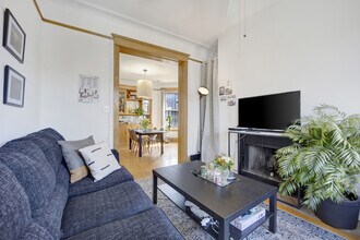 3135 N Clifton Ave, Unit 2 in Chicago, IL - Foto de edificio - Building Photo