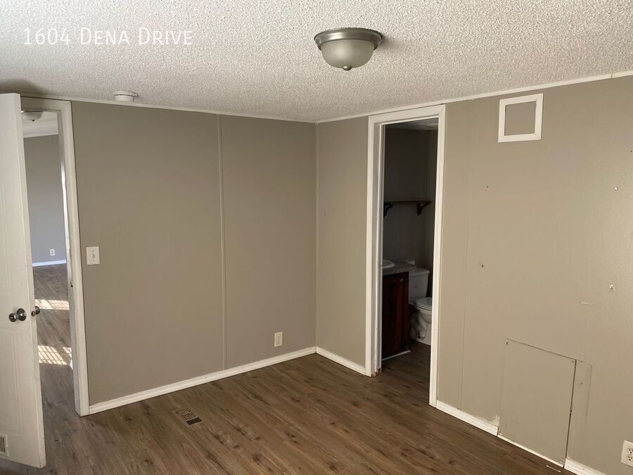 1604 Dena Dr in Memphis, TN - Building Photo