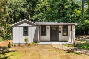 30 Pine Ridge Rd SE in Smyrna, GA - Building Photo