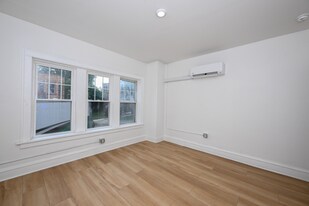 1384 W 83rd St, Unit 202 in Cleveland, OH - Building Photo