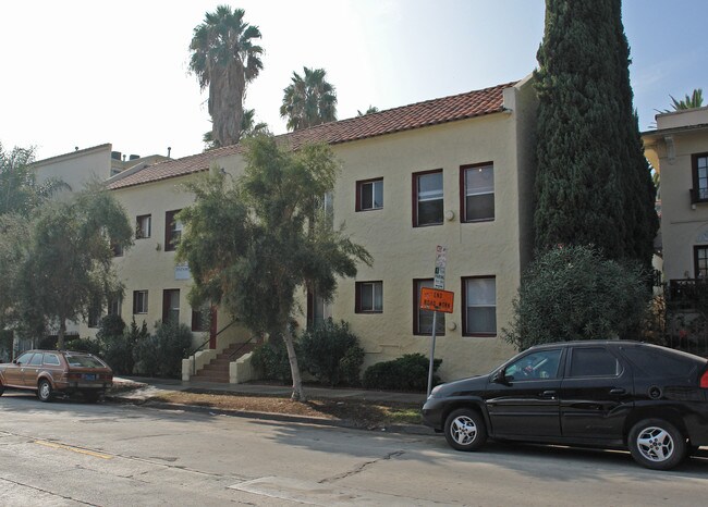 1835 Wilcox Ave in Los Angeles, CA - Foto de edificio - Building Photo