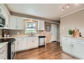 1316 Holdridge Ter in Wayzata, MN - Building Photo - Building Photo
