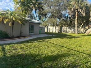 9201 NW 55th St in Sunrise, FL - Building Photo - Building Photo