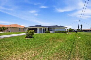 1933 Fairview Dr in Englewood, FL - Building Photo