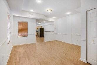 729 10th St NE in Washington, DC - Foto de edificio - Building Photo