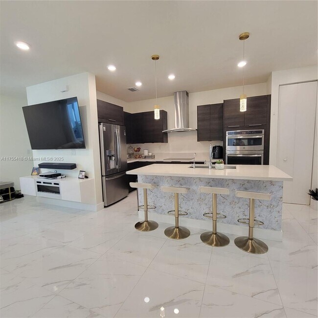 10440 NW 67th St in Doral, FL - Building Photo - Building Photo