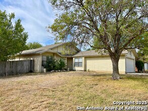 8038 Wayside Trail in San Antonio, TX - Building Photo - Building Photo
