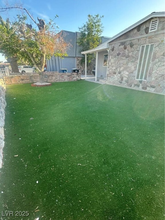 1819 Harding St in North Las Vegas, NV - Foto de edificio - Building Photo
