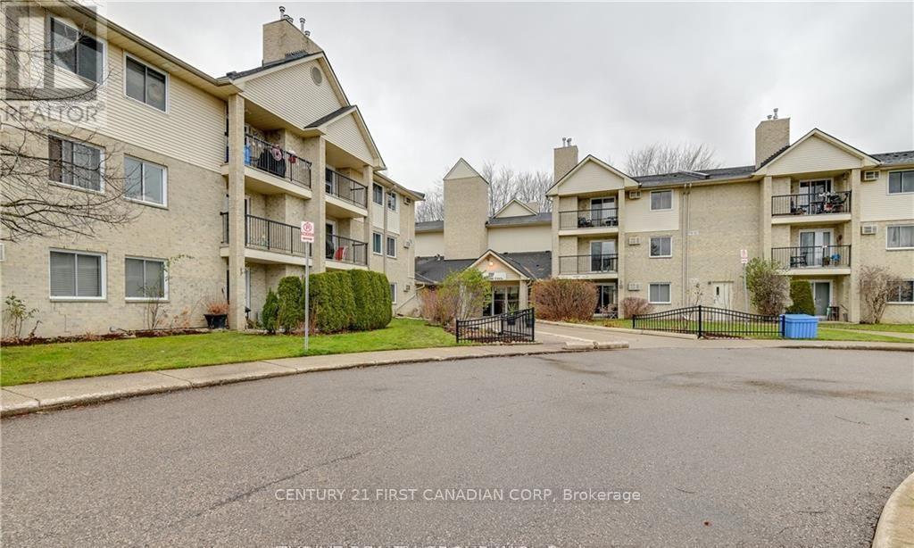 725 Deveron Crescent in London, ON - Building Photo