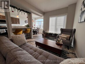 11 Pim Ln in Hamilton, ON - Building Photo - Building Photo