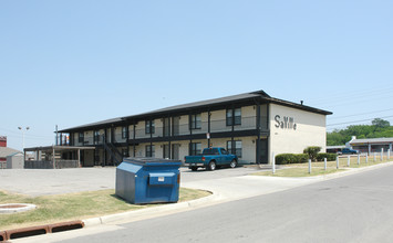 SaVille in Tulsa, OK - Foto de edificio - Building Photo