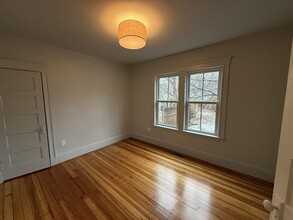 22 Elm Pl, Unit 1 in Somerville, MA - Foto de edificio - Building Photo