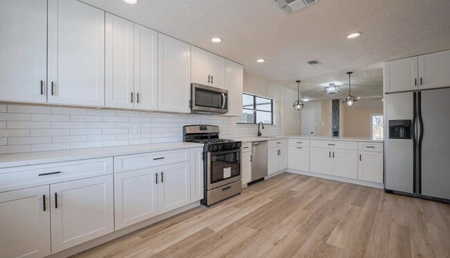 property at 5502 Hewitt Dr