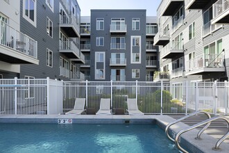 Ocean 650 in Revere, MA - Foto de edificio - Building Photo