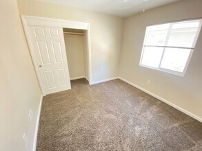 410 Real Rd in Bakersfield, CA - Building Photo - Building Photo