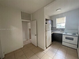 1060 NW 47th St in Miami, FL - Building Photo