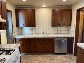 14533 Acacia St in San Leandro, CA - Building Photo - Building Photo