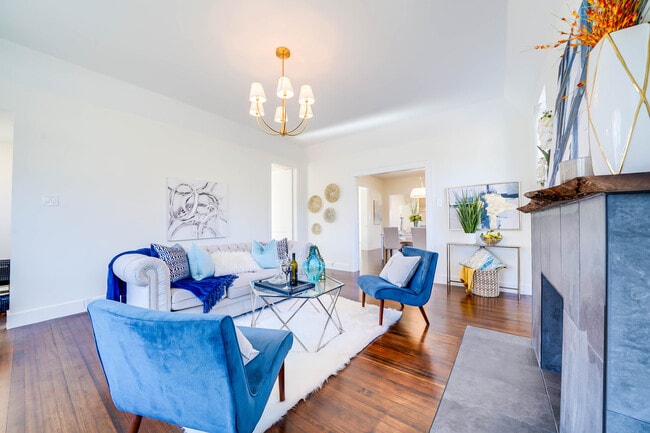 property at 1312 S Travis St