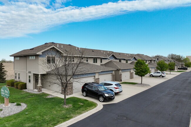 Burl Oak Townhomes in Sartell, MN - Building Photo - Primary Photo