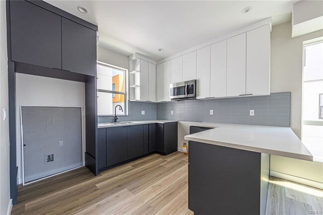6700 Balboa Blvd in Los Angeles, CA - Building Photo - Building Photo