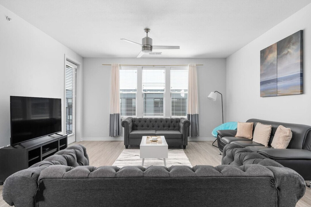 11150 Lantern Rd in Fishers, IN - Building Photo