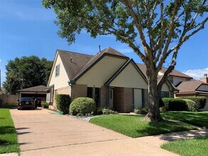 315 Muirwood Ln in Sugar Land, TX - Foto de edificio - Building Photo